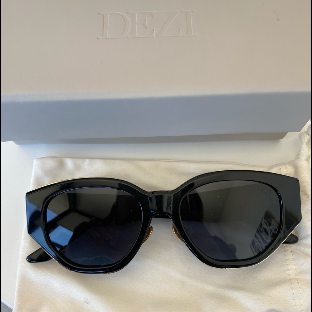 Dezi Charge It